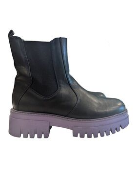 Limelight BlackChelsea Boot with Purple Sole